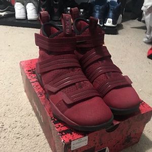 LeBron Soldier 11 SFG 'Burgundy